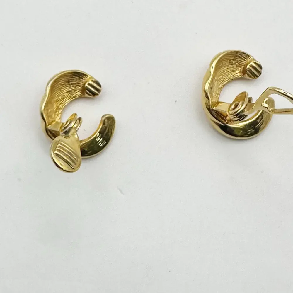 Monet Clip On Gold tone Swirl Retro Earring Vintage Jewelry Wavy Ribbed